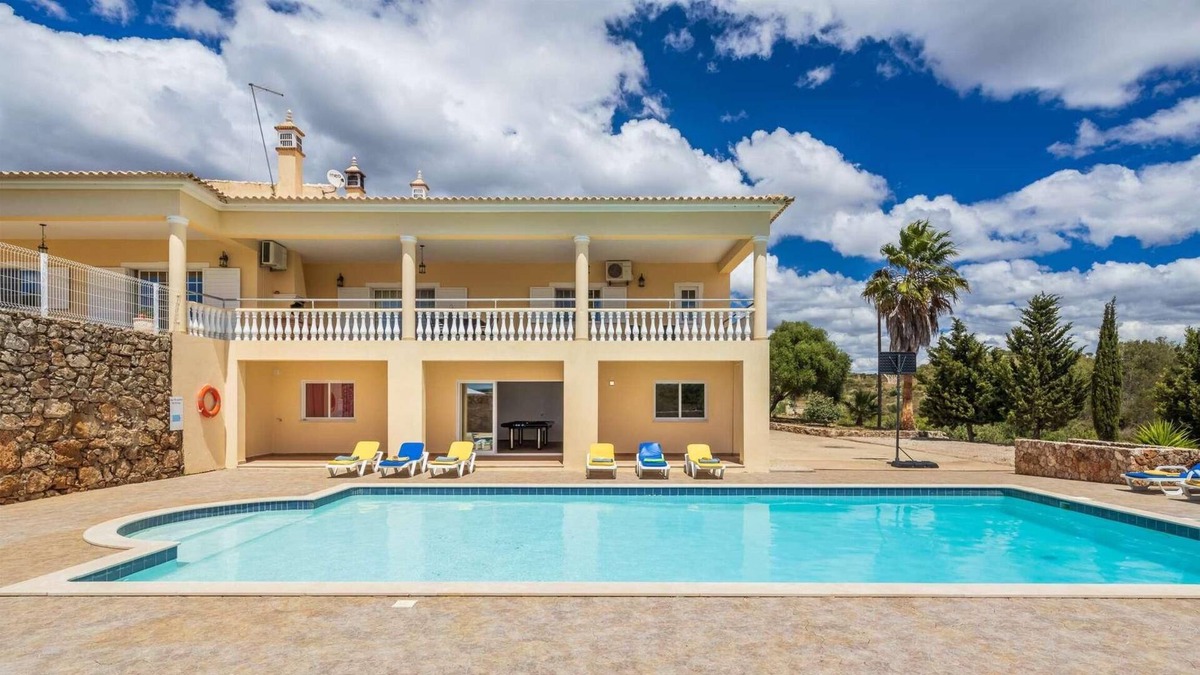 Silves Villa | 4-bedroom villa with a big pool in countryside