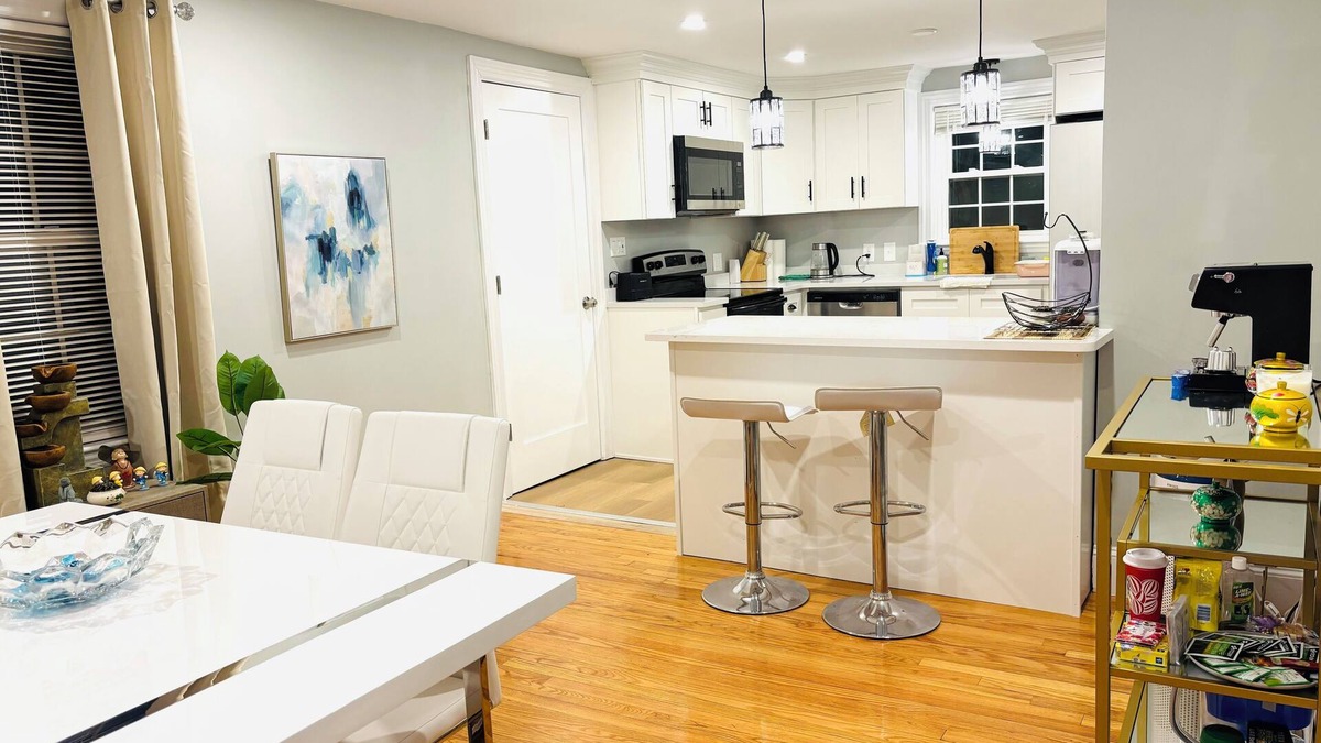 Abington House | 4-bedroom with big Patio @Abington, near Braintree, Weymouth, Brockton, Randolph