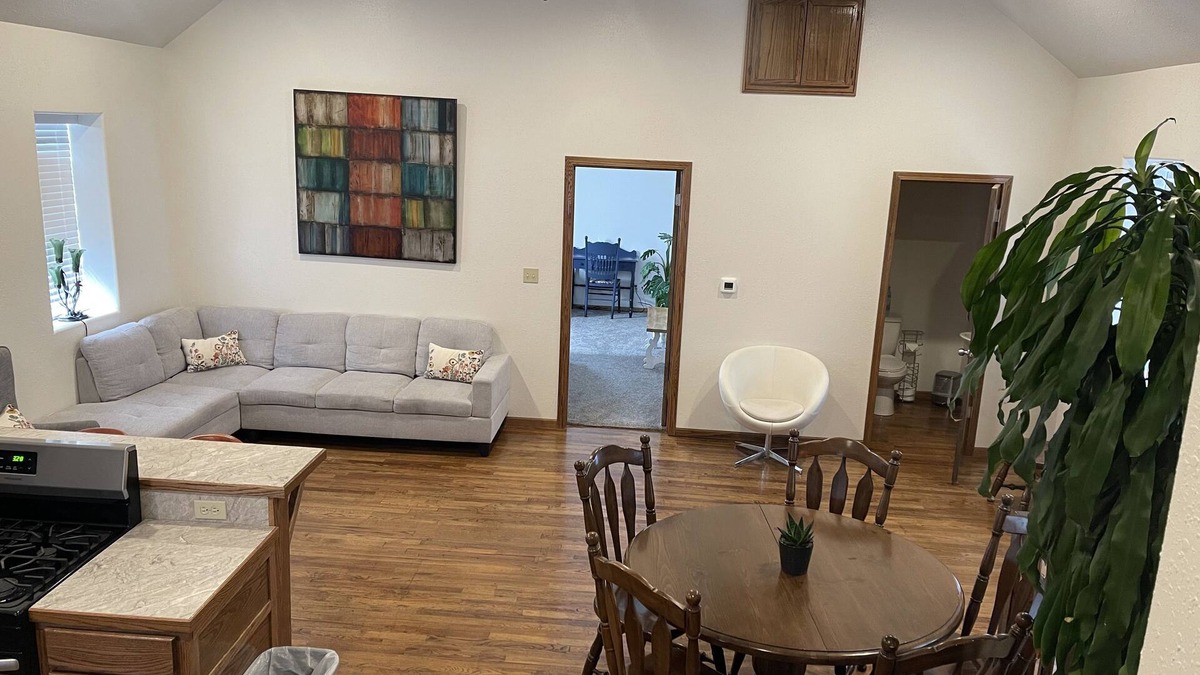 Thermopolis House | 4 bedrooms 3 bath, Tranquil Home, Master suite & Jet tub, Mins from Hot Springs