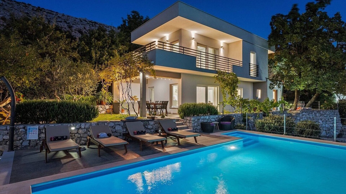 Gornje Sitno Villa | 4 bedrooms, 4 bathrooms, heated 33 sqm Swimming pool, Softub Whirpool, Playground, distant sea views and spectacular sunsets above town Split