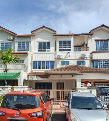 Bukit Jalil House | 4 Bedrooms 4 Bathrooms 10Pax Comfy Sleeps Landed Spacious House