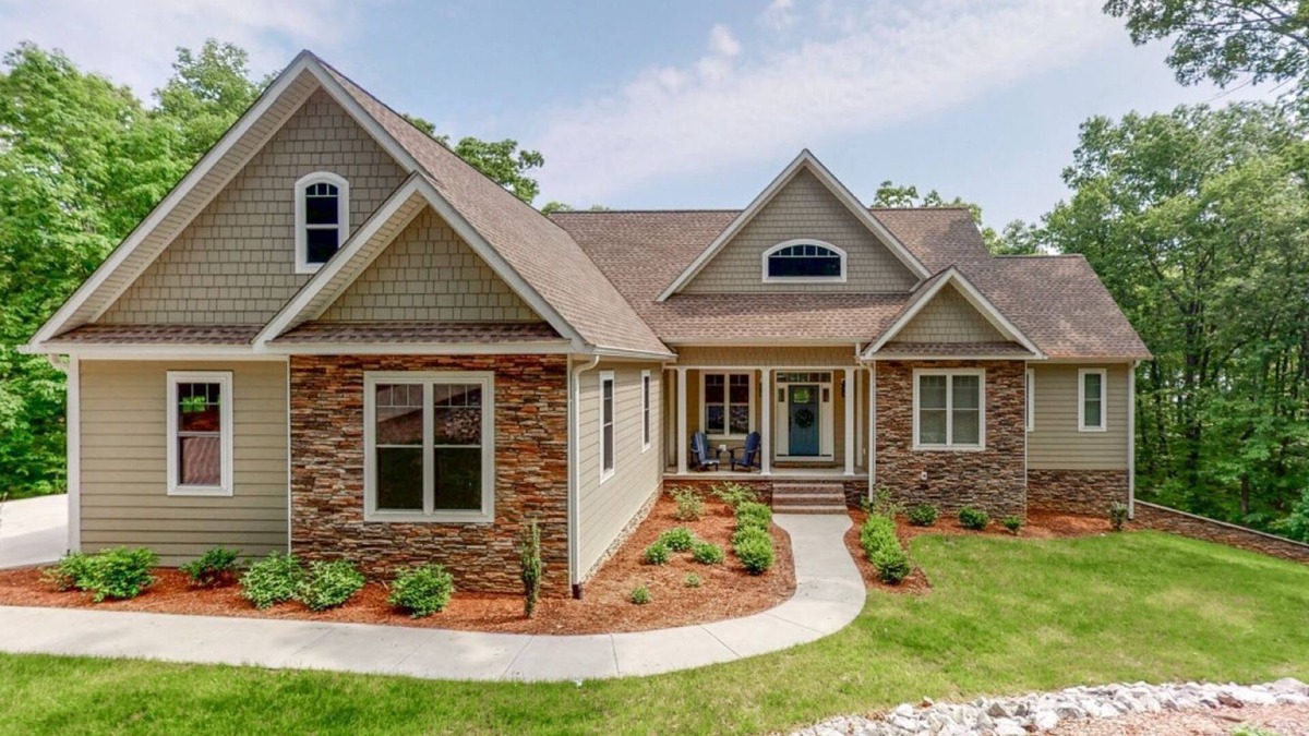 Almo House | 4 Bedrooms/Community Boat Docks/Nice Yard/Short walk to the Lake