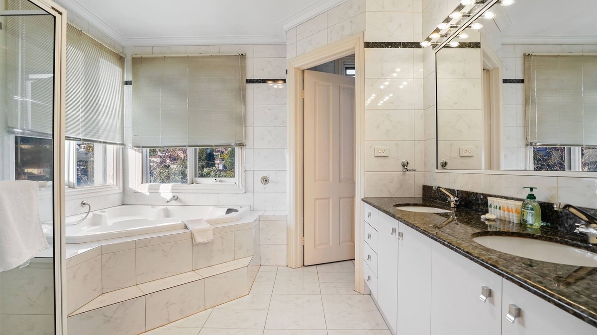 Balwyn North House | 4 Bedrooms House in Balwyn Centre