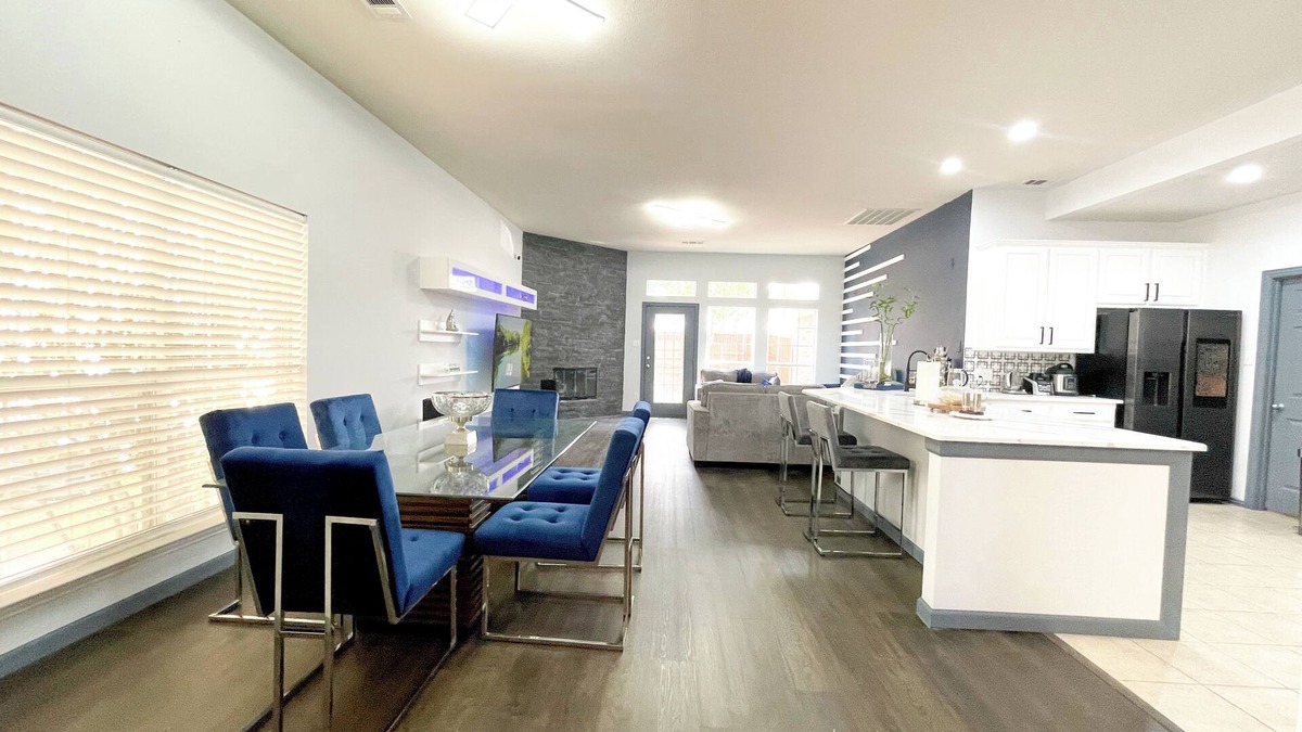 Frisco House | 4 Bedrooms Modern Spacious Home in Frisco