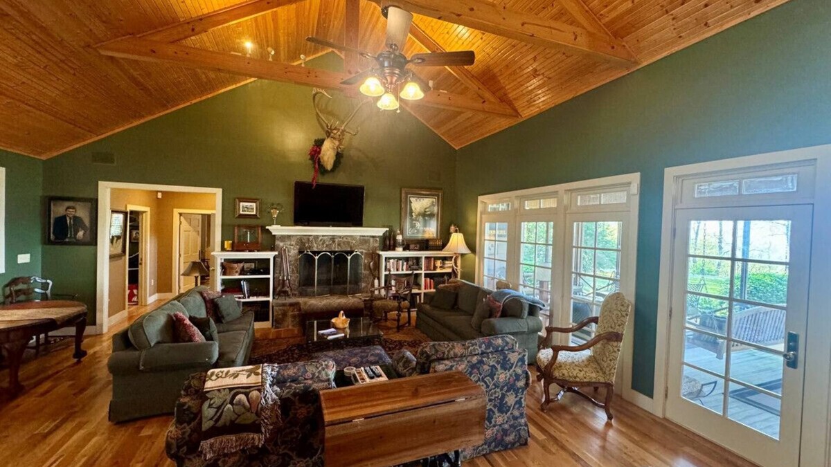 Monteagle House | 4 Bedrooms with Views on Monteagle Mountain