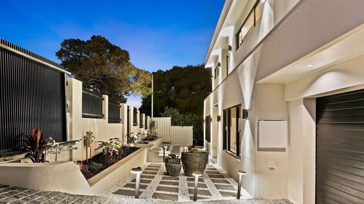 Connells Point House | 4 big bedrooms, new house, stylish house , beach views, swinging pool views .