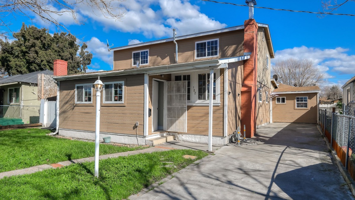 Oakland House | 4+br/2ba house near OaklandAirport & RaiderStadium