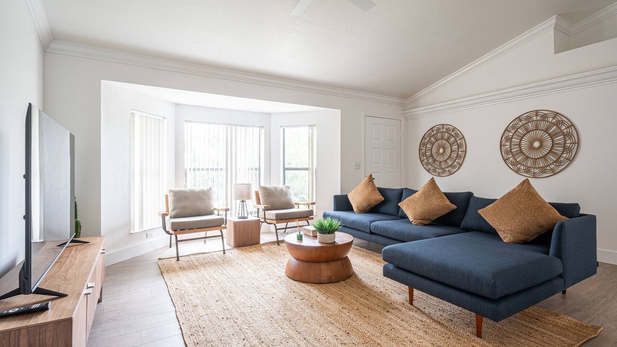 Redevelopment Area House | 🏖️4 BR Canal Front Oasis- 1.5 Miles to Downtown!