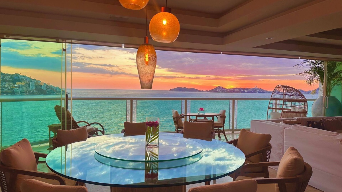 Costera Acapulco Apartment | 4 BR Luxury beachfront apartment in Acapulco Bay.