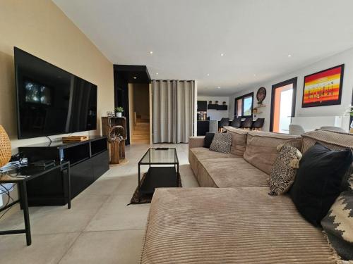 Irigny Villa | 4 chambres - 200m2 - Parking - Jardin