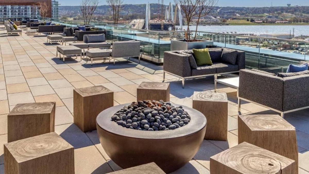 Buzzard Point House | 4 Comfortable Units, Restaurant/Bar, Rooftop Lounge, Minutes to Nationals Park