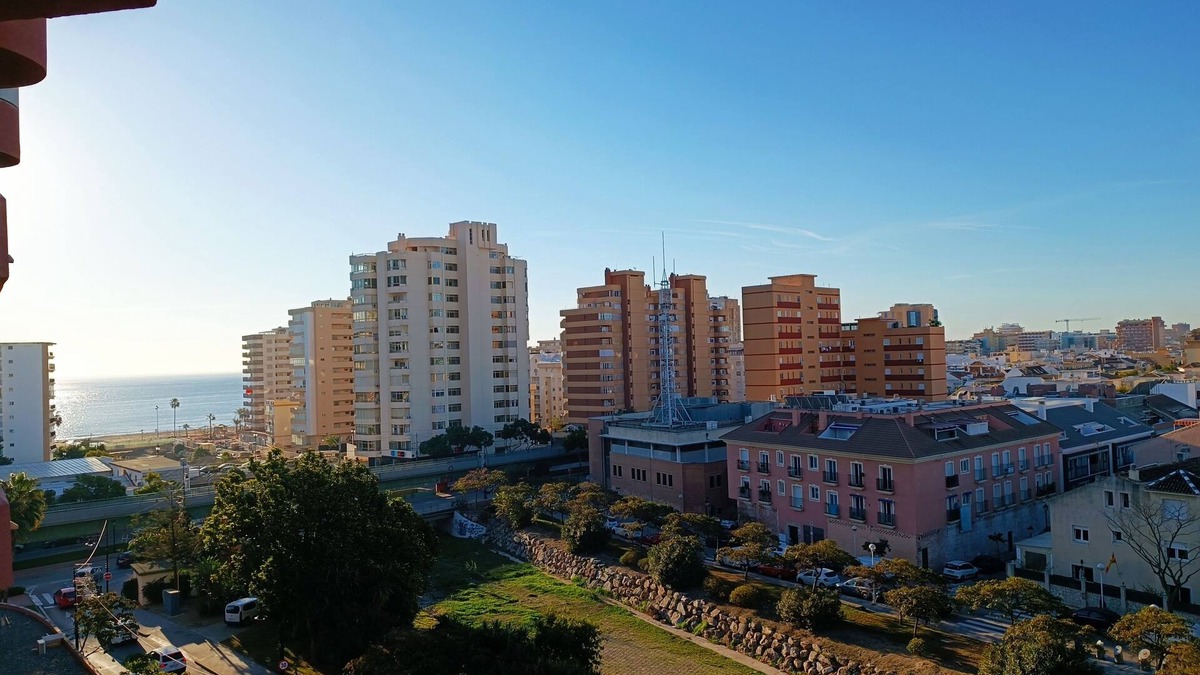 Torreblanca Condo | 4 Dormitorios, 8 Personas, Piscinas, Jardines, Estacionamiento, Playa