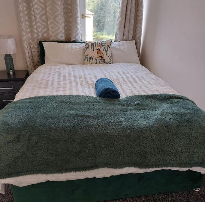 Accrington Apartment | 4 Double Bedroom House in Accrington sleeps 6