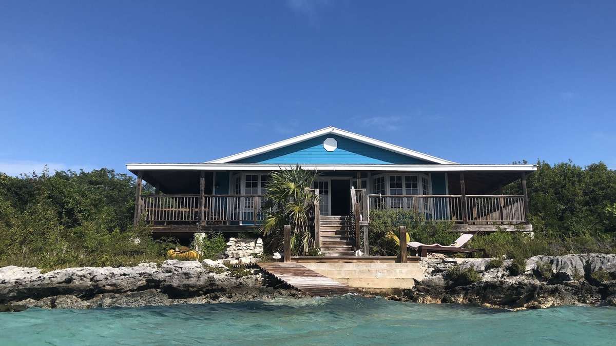 George Town House | 4 Double Beds Water Front On Bone Fish Flats 10 min drive to George Town Exuma