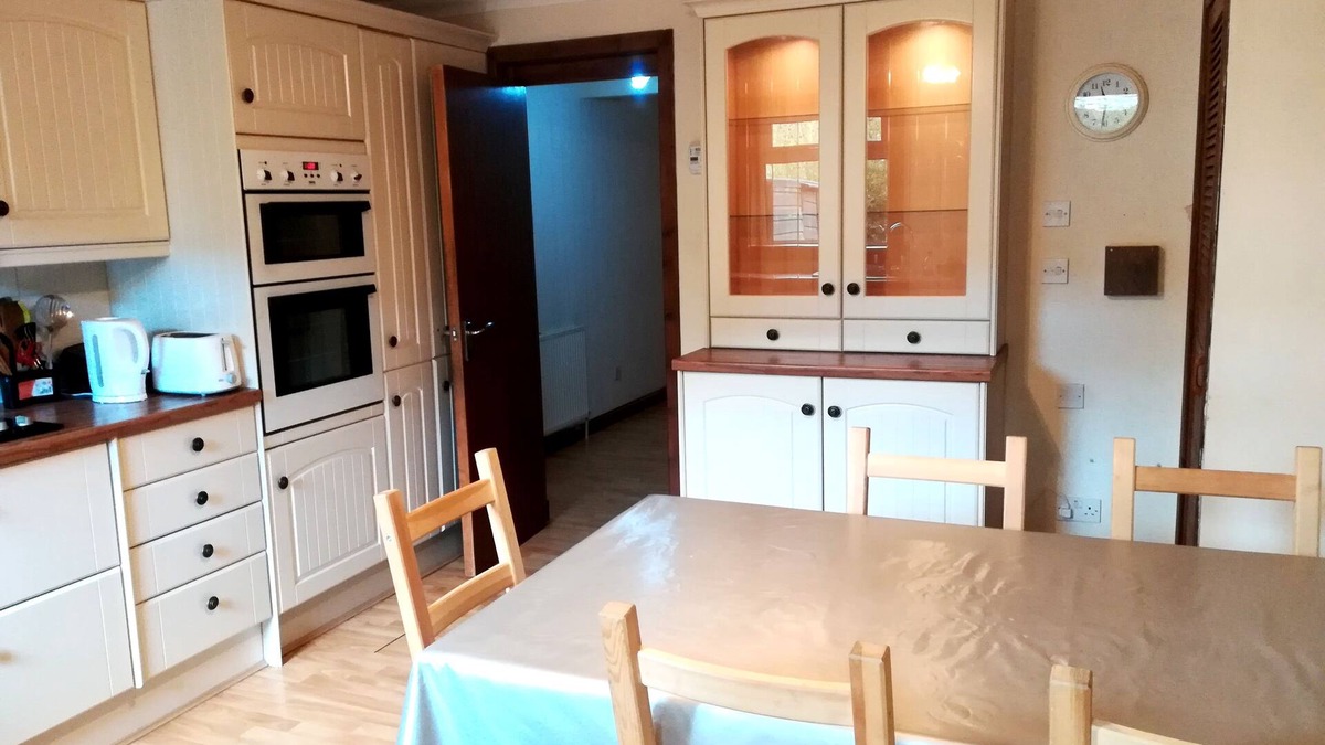 Govan House | 4 DOUBLE/TRIPLE BEDROOM HOUSE - FIBRE OPTIC WI-FI