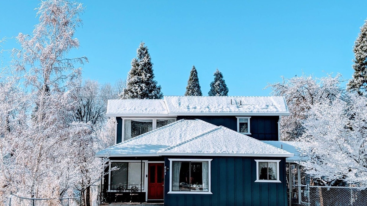 Mount Shasta House | 4 Elements House- Walk2Town.PetsOK.NOCleanFEE!
