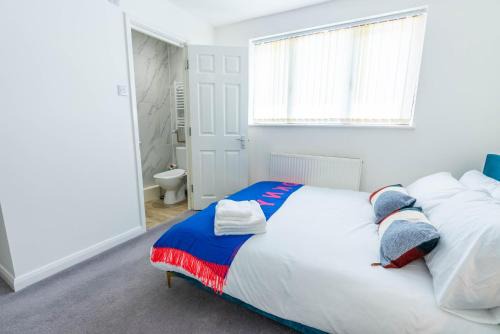 Aylesbury House | 4 en-suite bedroom house with free parking Aylesbury