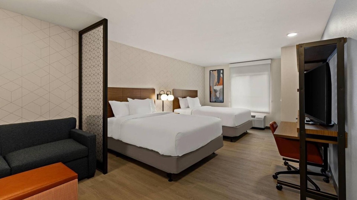 Newnan Hotel | 4 Extended Stay Suites | Newnan, GA | Near Diplomat Pkwy