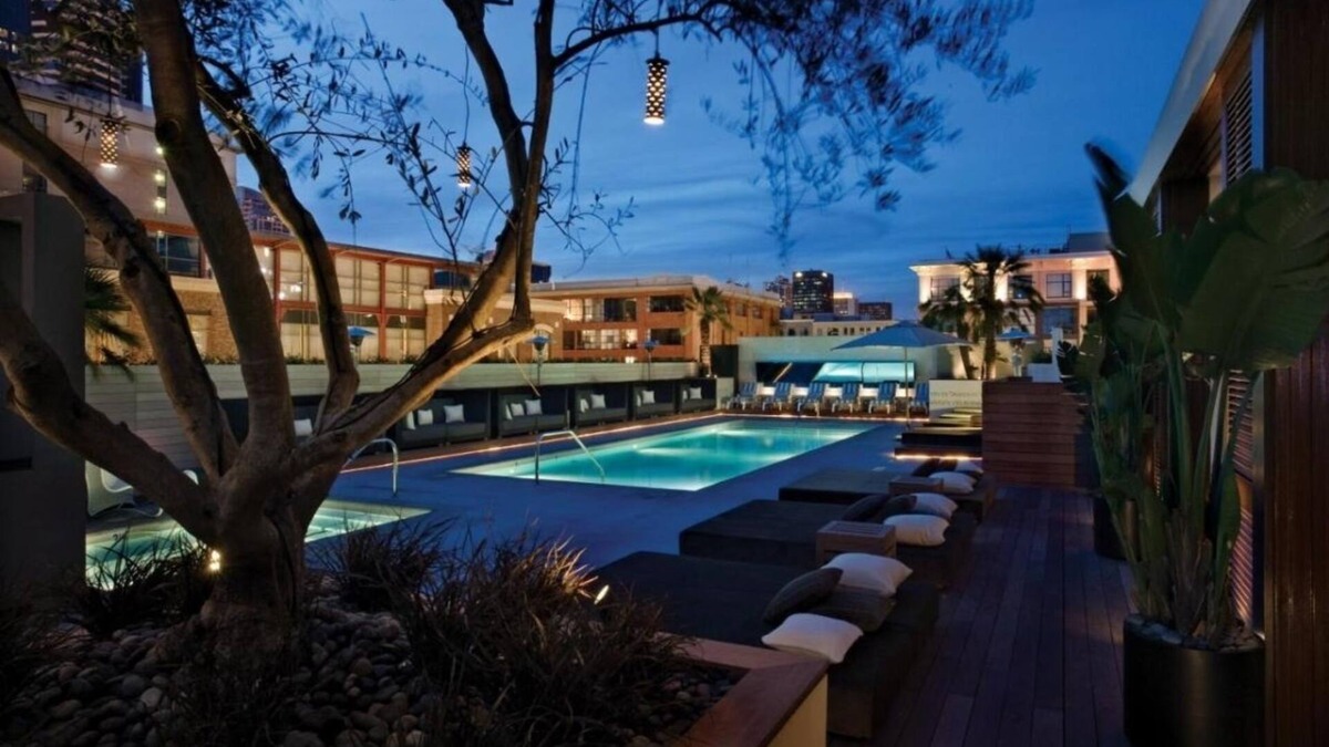 Gaslamp Quarter Hotel | 4 Family-friendly Units In the Heart of Downtown San Diego! Onsite Parking!