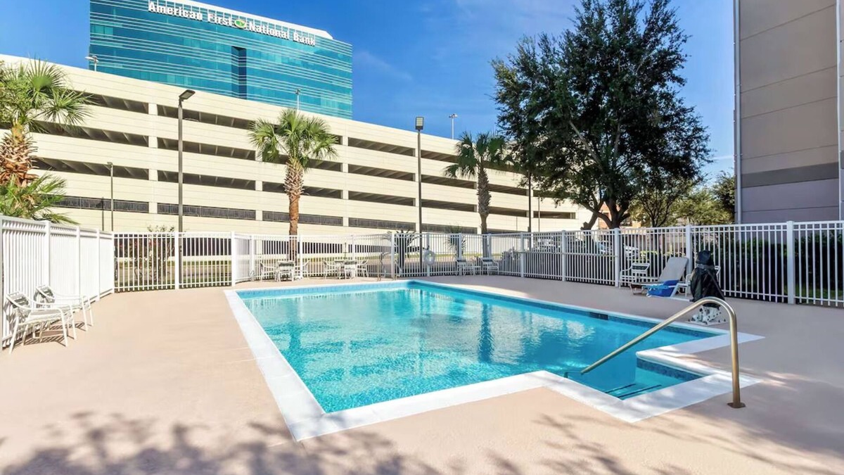 Chinatown Hotel | 4 Family-Friendly Units with Outdoor Pool, Free Breakfast and Near CityCentre