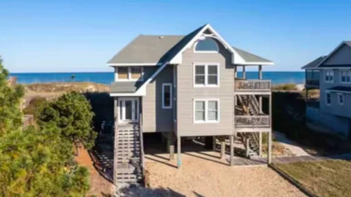 Duck House | 4 Gulls & A Buoy-Cozy Oceanfront Sanderling Oasis!