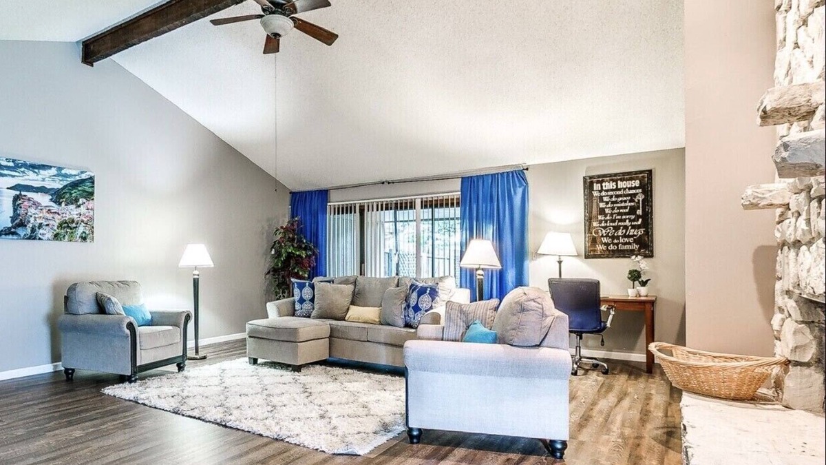 South Tulsa House | 4 King beds- FASTwifi- 5min from most places