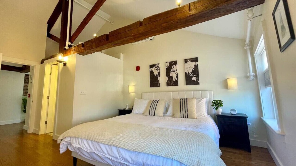 Portsmouth Apartment | 4 King Suites, Downtown, Outlets, Beach, Historic