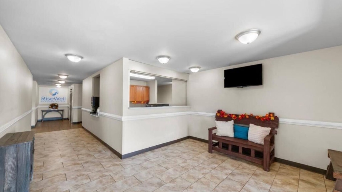 Pleasanton Hotel | 4 Kitchen Suites | Pleasanton, TX Near Downtown