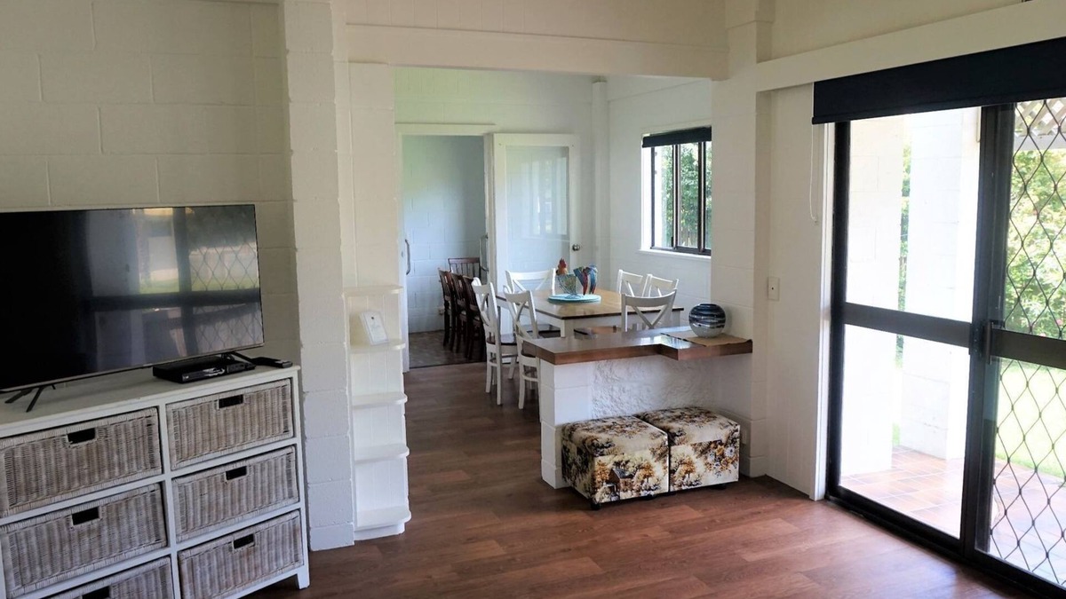 Tin Can Bay House | 4 Mallett Street - Tin Can Bay