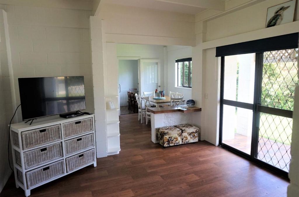 Tin Can Bay House | 4 Mallett Street Tin Can Bay Walk to Everything