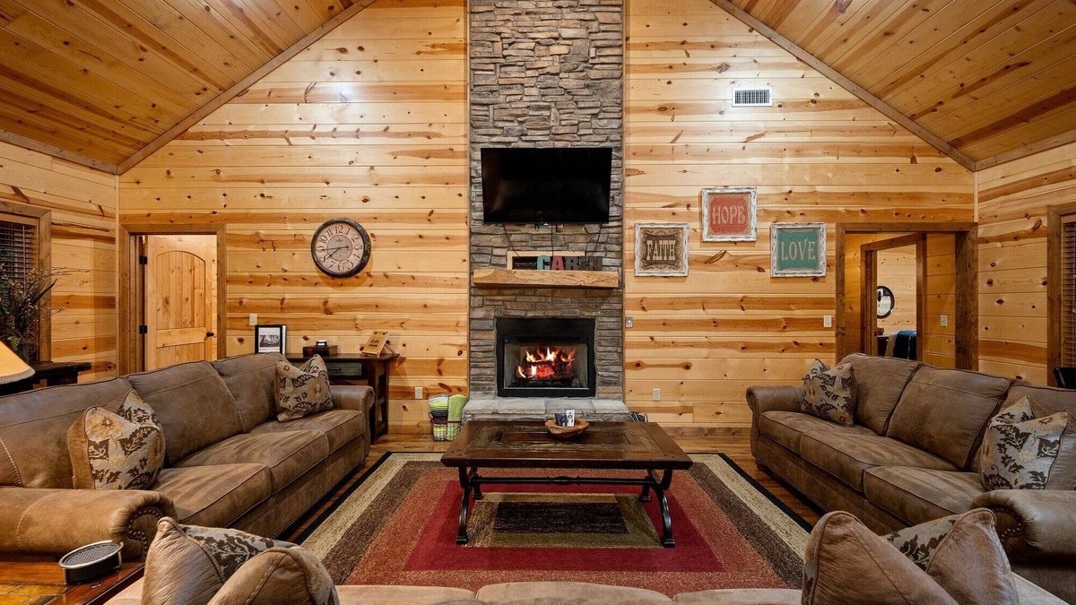 Broken Bow Cabin | 4 Master Bedrooms, Hot Tub, Playground- Single Story