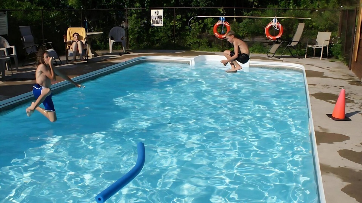 Harwood Cottage | 4 METERS from the lake! Luxury Cottage, Sauna, Heated pool