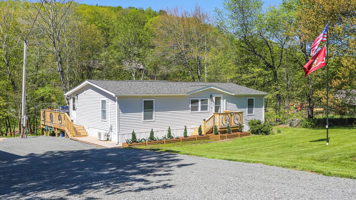 Callicoon House | 4 Mi to Delaware River: Callicoon Retreat w/Deck!