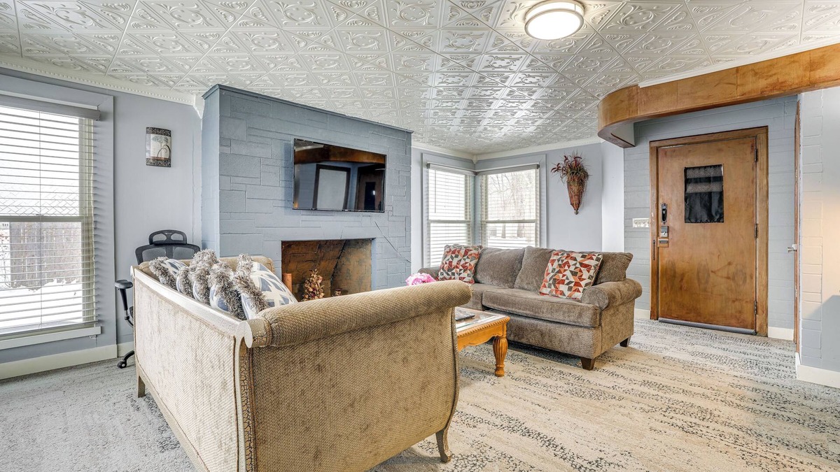 Kalamazoo Apartment | 4 Mi to Dtwn Kalamazoo: Central Apt