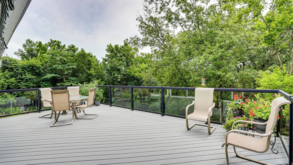 Lawrenceburg House | 4 Mi to Dtwn: Ohio River Valley Home w/Deck!