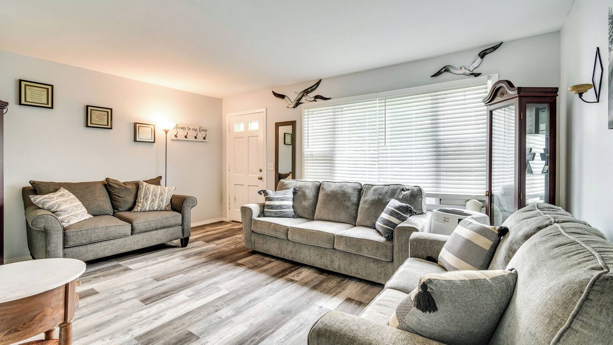 Rochester Apartment | 4 Mi to Dtwn Rochester: Charming Apt w/Patio!