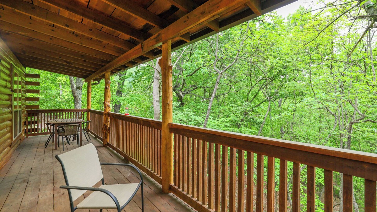 Sylvan Shores Cabin | 4 Mi to Marina: Cozy Log Cabin in Eureka Springs!