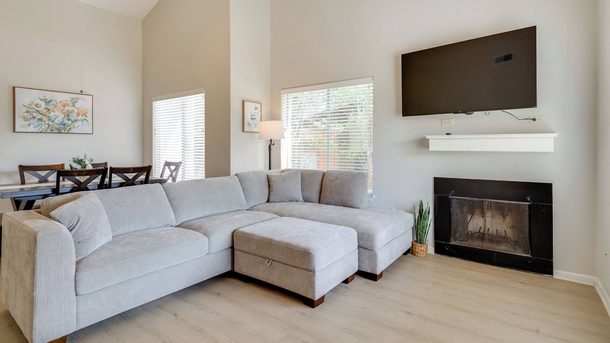 Bryan House | 4 Mi to TAMU: Sleek Bryan Home Near Shops & Eats