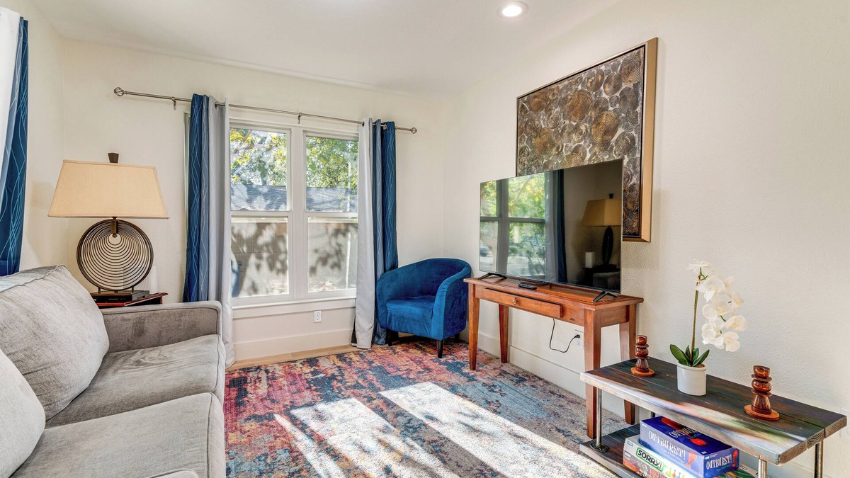 Highland House | 4 Mi to UT Austin: Bright & Modern Family Home
