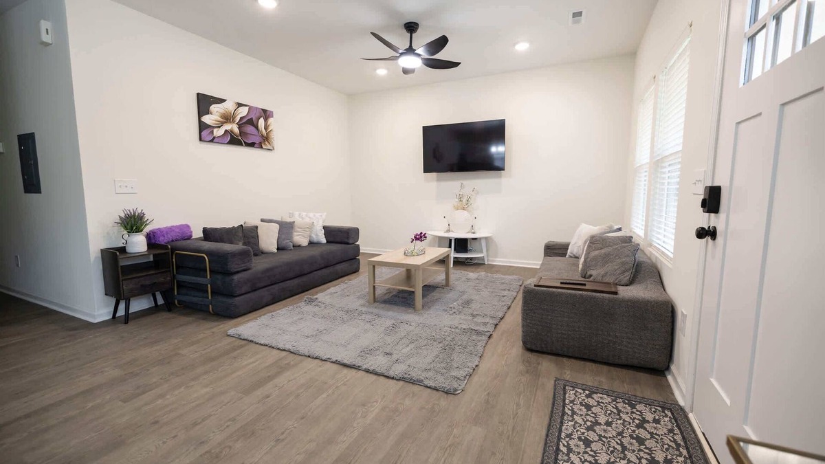 Burlington House | 4 Min to Downtown - 10 Min to Elon - Washer and Dryer