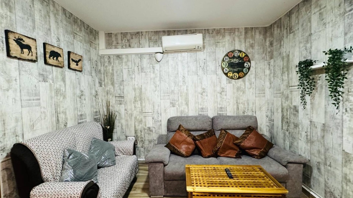 Sant Adria de Besos House | 4 mint to beach and 20 mint to las Ramblas plaza catalunya Barcelona