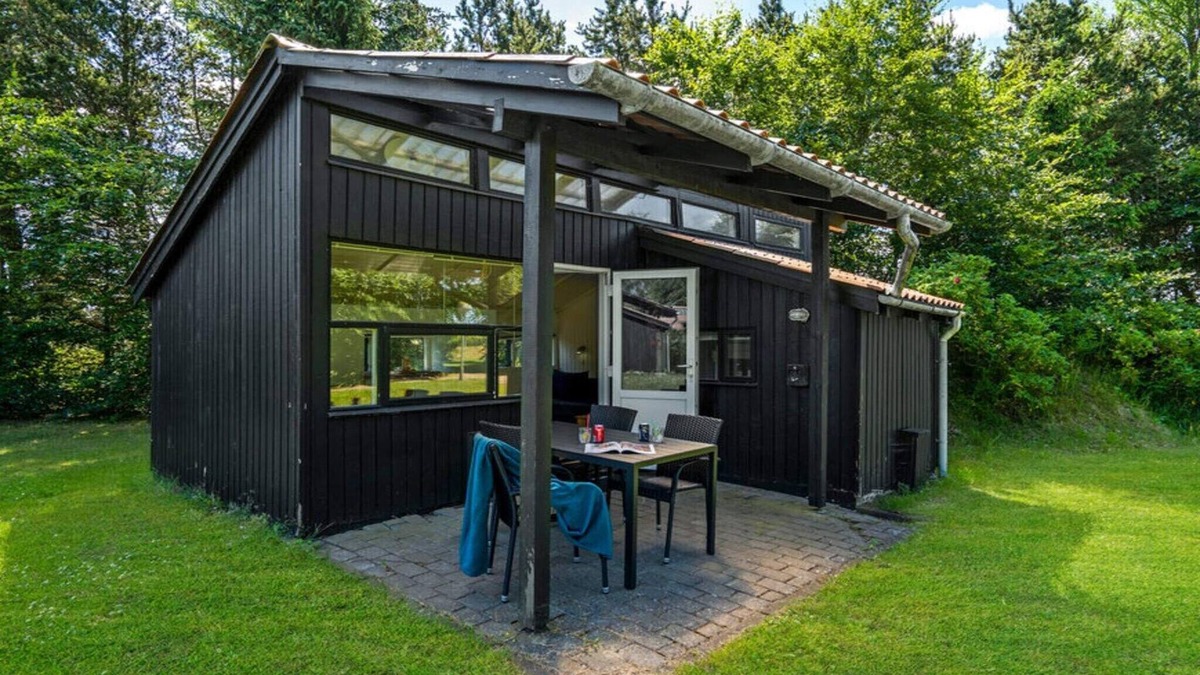 Hampen House | 4 person holiday home in Hampen