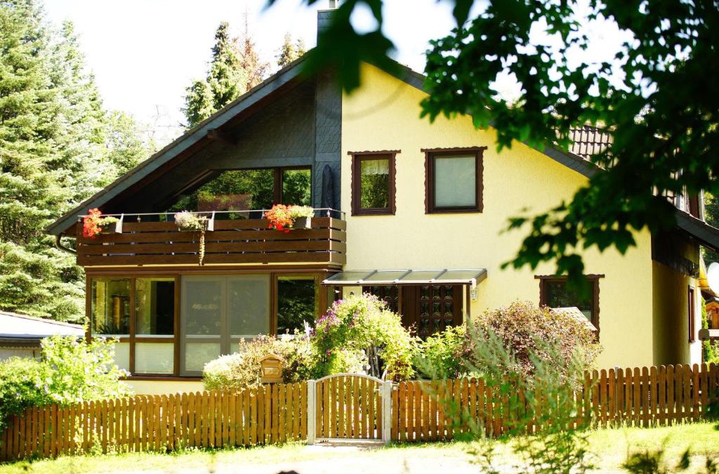 Bad Harzburg Apartment | 4-Personen-Ferienwohnung-im-Wald-mit-Kamin-84-Qudratmeter