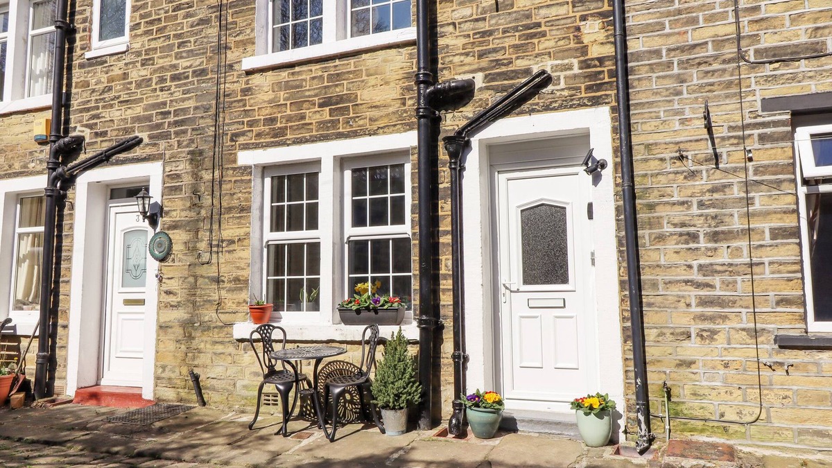 Halifax Cottage | 4 PULMANS PLACE, pet friendly, character holiday cottage in Halifax