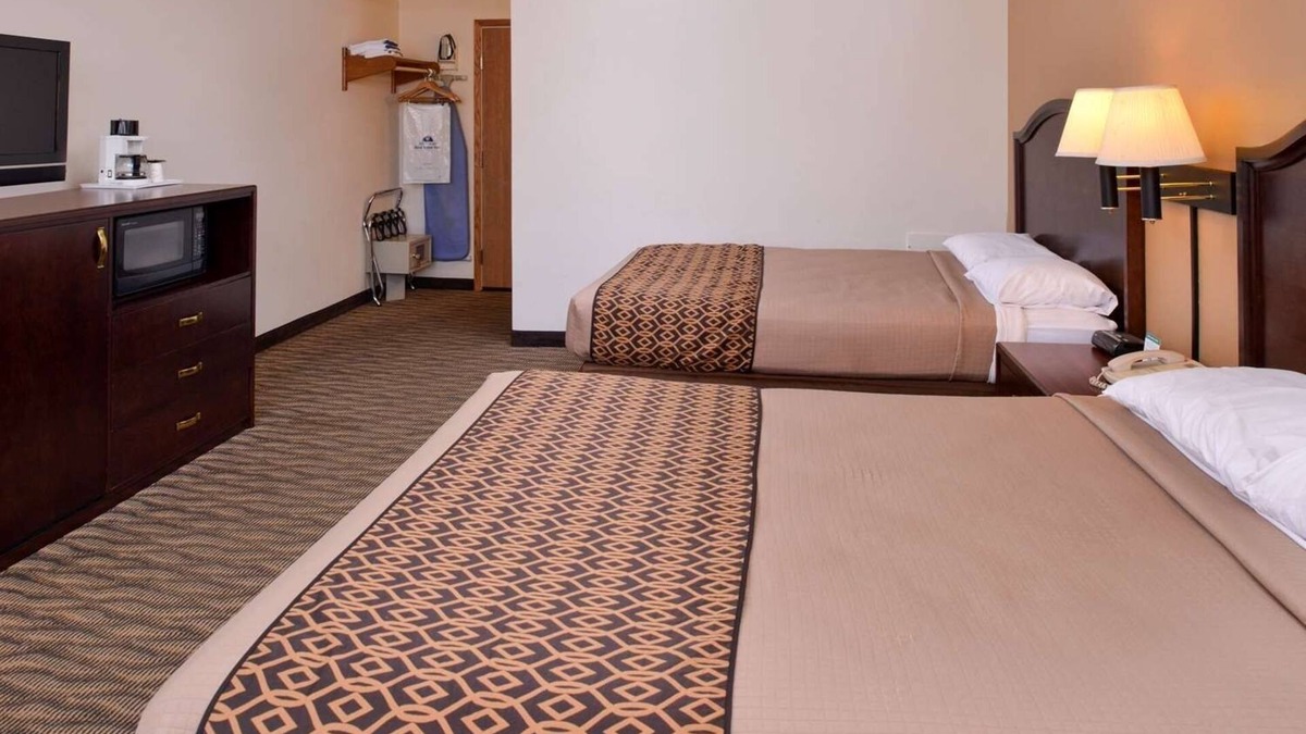 Atlantic Hotel | 4 Relaxing Rooms w/BBQ Grill and Friendly Staff – Ideal for Business Travelers