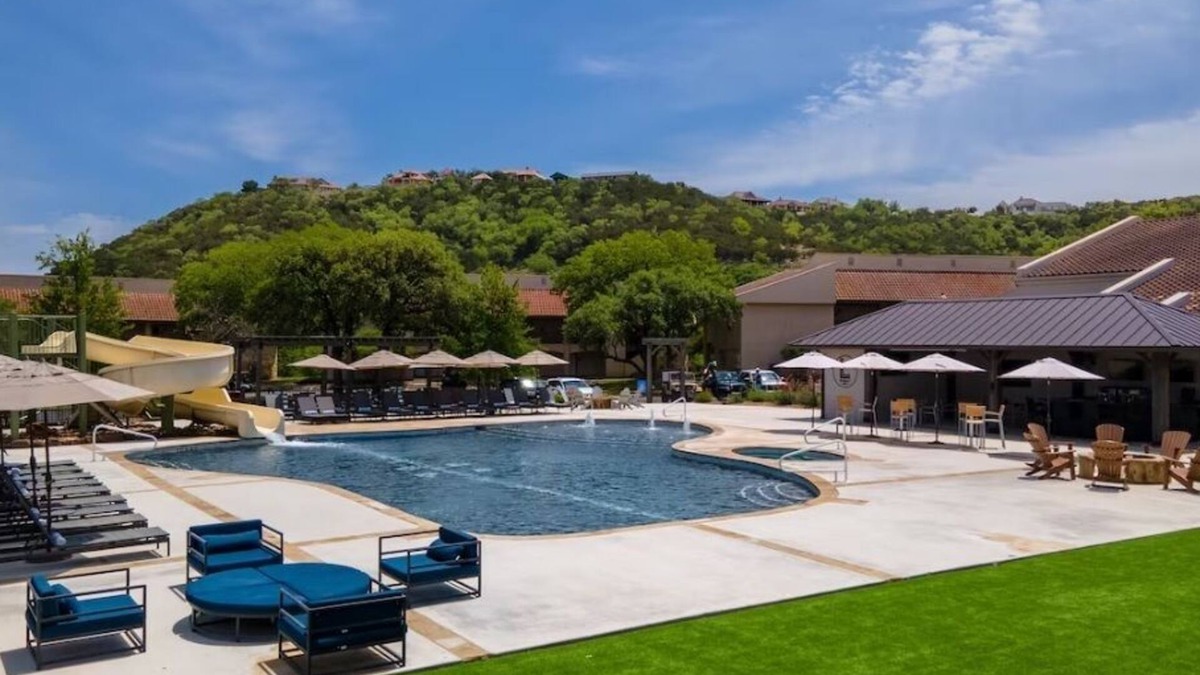 Boerne Hotel | 4 Relaxing Units w/Breath-taking Views! Onsite Pool, near Boerne Park!