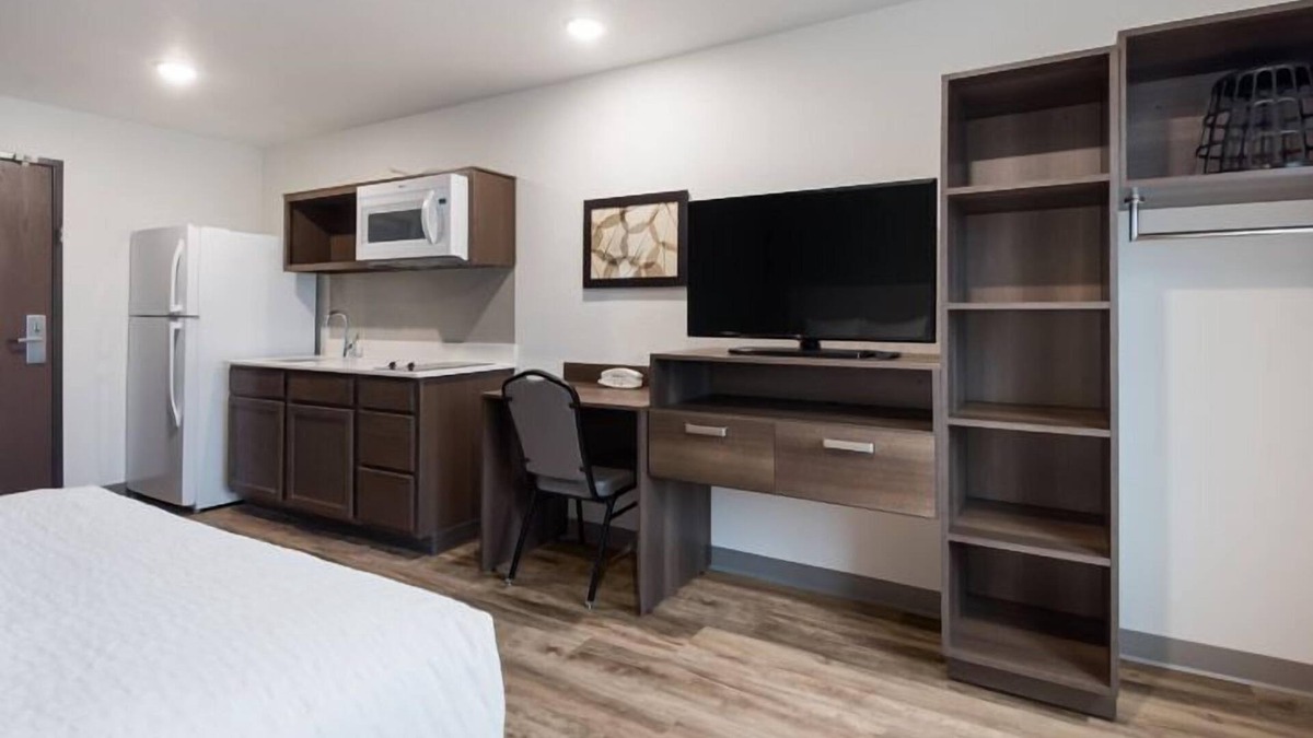 Bearss Plaza House | 4 Relaxing Units w/ Kitchenette, Free Parking! Near Tampa International Airport!
