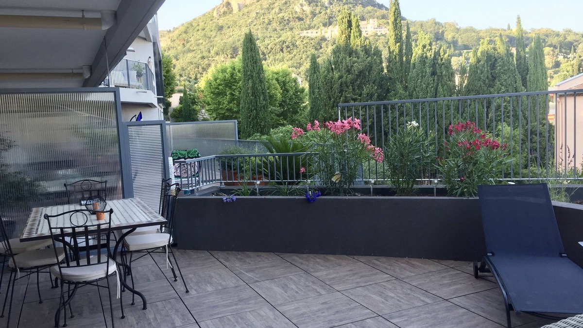 Vence Apartment | 4 rooms apartment 90m2, large terrasse. Sea and mountain view.
