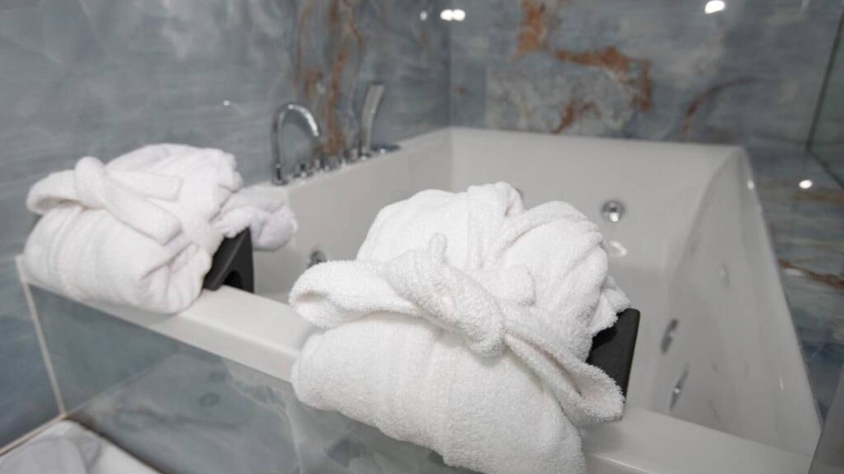 Picanello-Ognina-Barriera-Canalicchio House | 4 Rooms Rosario - Double Room with Hot Tub