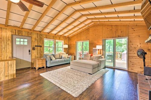 Beech Mountain House | 4-Season Family Retreat about 2 Mi to Ski Resort!